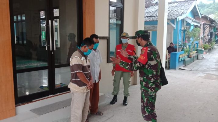 Cegah Penyebaran Covid Babinsa Koramil Kedaton Himbau Warga