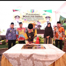 Gubernur Arinal Resmikan Masjid Iqro di Kantor Disdikbud Lampung