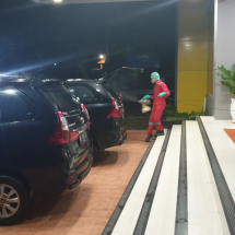 Antisipasi Penyebaran Covid- 19 PLN UID Lampung Semprot Disinfektan Dilingkungan Kantor