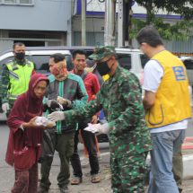 Koramil 410-05 TKP, PSTI Lampung Dan Lion Club Bagikan Takjil dan Masker