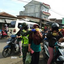 Selain Sosialisasi, Koramil 410-06/KDT Bagikan Masker Gratis Kepada Warga Tanjung