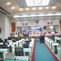 Paripurna Vedeo Conference DPRD, Wagub Nunik Serahkan Dokumen LKPJ Kepala Daerah Kepada Ketua DPRD Lampung