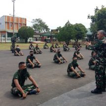 Sambangi Kompi Senapan A, Danrem 043/Gatam Kolonel Inf.Toto Jumariono Berikan Penekanan Prajurit