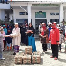 Apriliati:  PDIP Lampung Dari Buka Dapur Umum Hingga Bagikan Takjil, Masker Dan Nasi Kotak Kepada Masyarakat