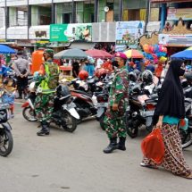 Kepadatan Masyarakat Jelang Lebaran, Tim Gugus Tugas Kodim 0410/KBL Himbau masyarakat Ta’ati Peraturan