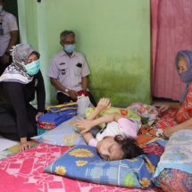 Ringankan Beban Masyarakat Terdampak Covid-19, Pemprov Lampung Bagikan Bantuan Bagi Penyandang Disabilitas Di TBU