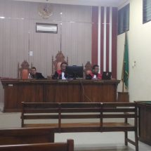 Hakim Jhoni Butar Butar Vonis Kurir Sabu 7,6 Tahun Penjara