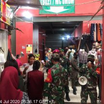 Kodim 0410/KBL Bersama Gugus Tugas Covid -19 Balam Laksanakan Penegakan Protokol Kesehatan Di Pasar Tradisional