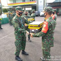 Serahkan Bantua APD, Dandim 0410/KBL Kolonel Inf.Romas Herlandes Dukung Kelancaran Suksesnya Pelaksanaan Penanganan Covid-19