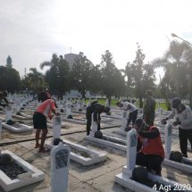 Karya Bhakti TNI Sambut HUT RI Ke 75, Kodim 0410/KBL Laksanakan Bersih Bersih TMP Dan Pengecatan