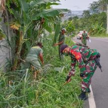 Babinsa Pengajaran Koramil 410-03/TBU Ajak Warga Masyarakat Melaksanakan Jum’at Bersih