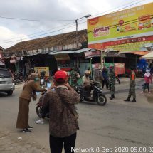 Kodim 0410/KBL Dan Satgas Terpadu Covid-19 Berikan Edukasi dan Himbauan Di Pasar Wayhalim