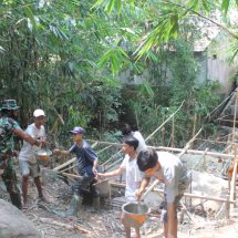 TMMD Ke 109 Kodim 0410/KBL Bangun Jembatan Penyebrangan Orang Di Kelurahan Garuntang