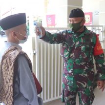 Satgas TMMD Ke 109 Kodim 0410/KBL Himbau Terapkan Protokol Kesehatan dan Bagikan Masker di Masjid