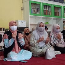 Nasi Kuning Sedop dan ACT Lampung Ajak Makan Bersama Santri Ponpes Al-Falah Sinar Laut