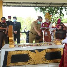 Peringatan Hari Pahlawan, Pjs Bupati Sulpakar Hadiri Haul Radin Inten II Ke-164