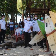 Pjs. Bupati Pesisir Barat Chrisna Putra Buka Surfing Kompetisi Lokal 2020
