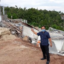 Dampak Longsor Tanah Labil, Dua Rumah Di Cluster Davinsi Citra Land Roboh