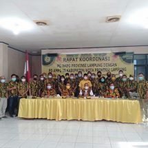 Rapat Koordinasi, Ketua AMPG Provinsi Lampung Aprozi Alam Berikan Bantuan Seragam ke Pengurus Kabupaten/Kota
