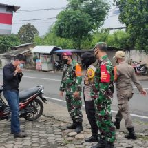 Babinsa Koramil 410-06/Kedaton Kodim 0410/KBL dan Satgas Covid-19 Terapkan Prokes Di Pasar Tempel Labuhan Ratu