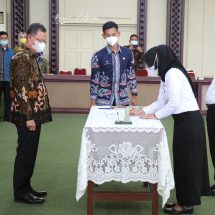 Pemprov Lampung Serahkan SK Pegawai PPPK, Gubernur Arinal Minta Tanamkan Perilaku Jujur, Disiplin, Berdedikasi, Loyal Dan Tanggung Jawab