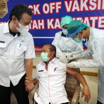 Pejabat dan ASN di Sekretariat Daerah Pemkab Lampung Selatan Jalani Vaksinasi Covid-19