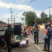 Babinsa Koramil 410-05/TKP dan Tim Satgas Covid-19 Terapkan Prokes Di Kecamatan Tanjungkarang Barat