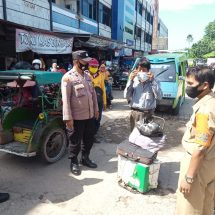 Babinsa Koramil 410-01/Panjang dan Satgas Covid-19 Terapkan Prokes Di Pasar Panjang