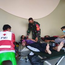 Babinsa Koramil 410-04/TKT Kodim 0410/KBL Monitoring Kegiatan Donor Darah Di Kelurahan Tanjung Agung