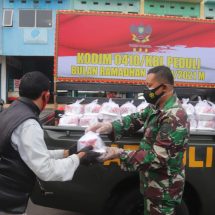 Berkah Ramadhan, Pesonil Kodim 0410/KBL Berbagi Masker Dan Takjil Buka Puasa Di Kemiling