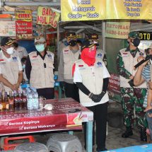 Cek Prokes, Dandim 0410/KBL Kolonel Inf Romas Herlandes Dampingi Walikota Balam Tinjau Pasar Wayhalim