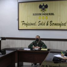 Dipimpin Aspers Kasdam II/Sriwijaya, Dandim 0410/KBL Kolonel Inf Romas Herlandes Ikuti Rapat Koordinasi Binkar Secara Virtual