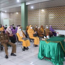 Pererat Silaturahmi Bersama Keluarga Besar TNI, Dandim 0410/KBL Berikan Bingkisan Lebaran Idul Fitri