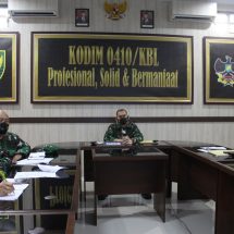 Dipimpin Kasdam II/Sriwijaya, Dandim 0410/KBL Kolonel Inf Romas Herlandes Ikuti Rakor Secara Virtual Bahas Pelaksanaan PPKM Mikro