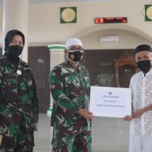 Jelang Idul Fitri, Jajaran Kodim 0410/KBL Salurkan Zakat Fitrah Kelaurga Besar Kodim 0410/KBL Di Dua Lokasi