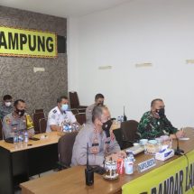 Dipimpin Kapolda Lampung, Dandim 0410/KBL Kolonel Inf Romas Herlandes Ikuti Rapat Koordinasi Lintas Sektoral Secara Virtual