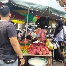 Babinsa Koramil 4100-05/ TKP dan Satgas Covid-19 Berikan Himbauan Pengunjung Pasar Pasir Gintung Patuhi Prokes