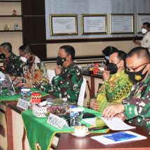 Danrem 043/Gatam Brigjen TNI Drajad Brima Yoga Ikuti Rakornis TMMD Ke – 111 Tahun 2021 Secara Virtual