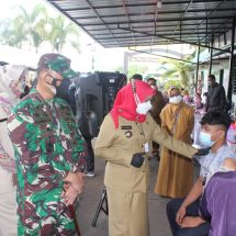 HUT Kota Balam Ke 339 Tahun, Dandim 0410/KBL Kolonel Inf Romas Herlandes Buka Kegiatan Serbuan Vaksinasi Covid-19