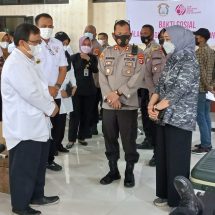 Peringati Hari Bhayangkara, Ketua PMI Lampung Riana Arinal Tinjau Pelaksanaan Kegiatan Donor Darah