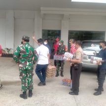 Aksi Peduli Nakes, Danramil 0410-04/TKT Mayor Inf Sutoto Dampingi IDI Serahkan Bantuan Di RS Urip Sumoharjo