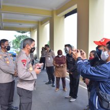 Ribuan Paket Sembako Dibagikan Polda Lampung Kepada Warga Yang Terdampak PPKM Darurat