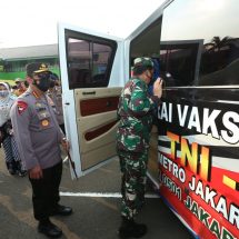 Apresiasi Gerai Vaksin Keliling, Kapolri dan Panglima TNI Kunjungi Tiga Lokasi Gerai Di Polres Metro Jakarta Pusat