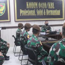 Dandim 0410/KBL Kolonel Inf Romas Herlandes Menerima Kunjungan 6 Siswa Taruna Akmil Di Makodim