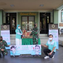 Dandim 0410/KBL Kolonel Inf Romas Herlandes Terima Dukungan 1000 Hand Sanitizer Secret Clean Dari PT Victoria Care Indonesia