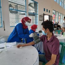 Warga Binaan Pemasyarakatan Lapas Kotaagung Dapatkan Vaksinasi Covid-19 Tahap Pertama