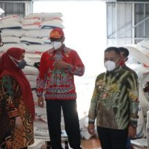 Pastikan Ketersediaan Pangan, Bupati Lamsel Nanang Ermanto Cek Gudang Beras Bulog Di Sragi