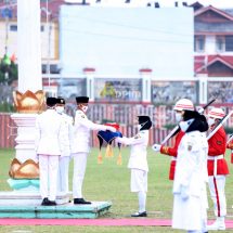 Sekdaprov Fahrizal Darminto Ikuti Upacara Penurunan Bendera Dalam Rangka HUT RI ke-76