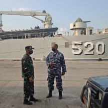 Babinsa Koramil 0410-01/Panjang Monitoring Keberangkatan Kapal KRI Teluk Bintuni 520 Dari Dermaga A Pelindo II