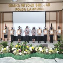 7 Srikandi Polda Lampung Terima Penghargaan Di HUT Polwan ke-73